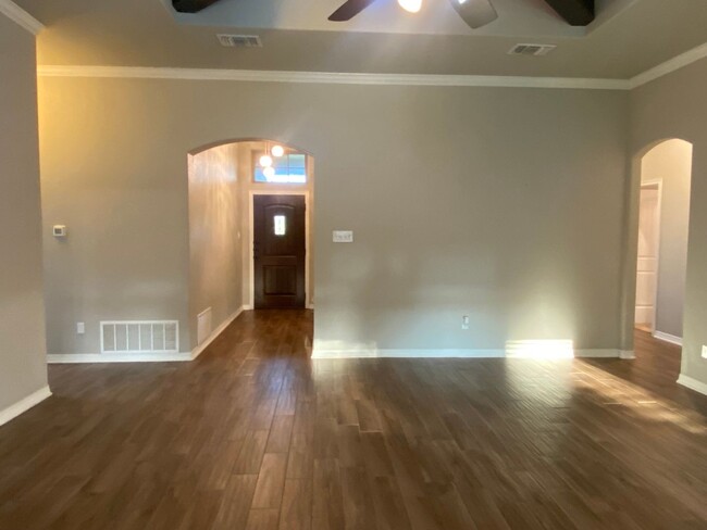 Building Photo - 4 BEDROOM, 2 BATHROOM PLUS STUDY IN BELTON...