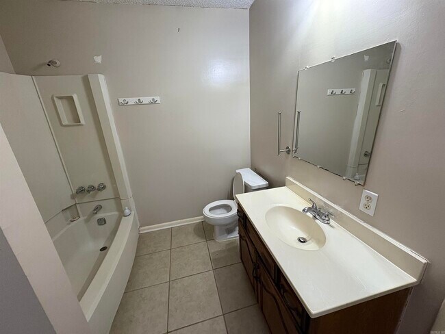 Foto del edificio - 7901 Parkwood Dr