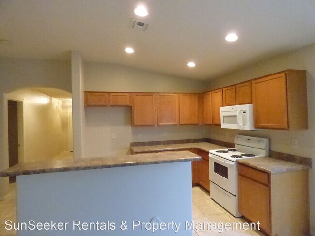 Foto del edificio - 4 br, 2 bath House - 8853 W Watkins St