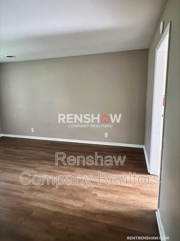 Foto del edificio - 110-130 Mccullough Ave