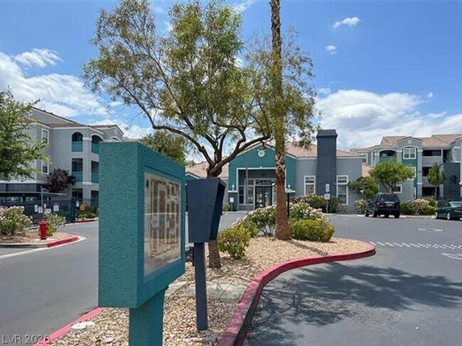 Foto del edificio - 6955 N Durango Dr
