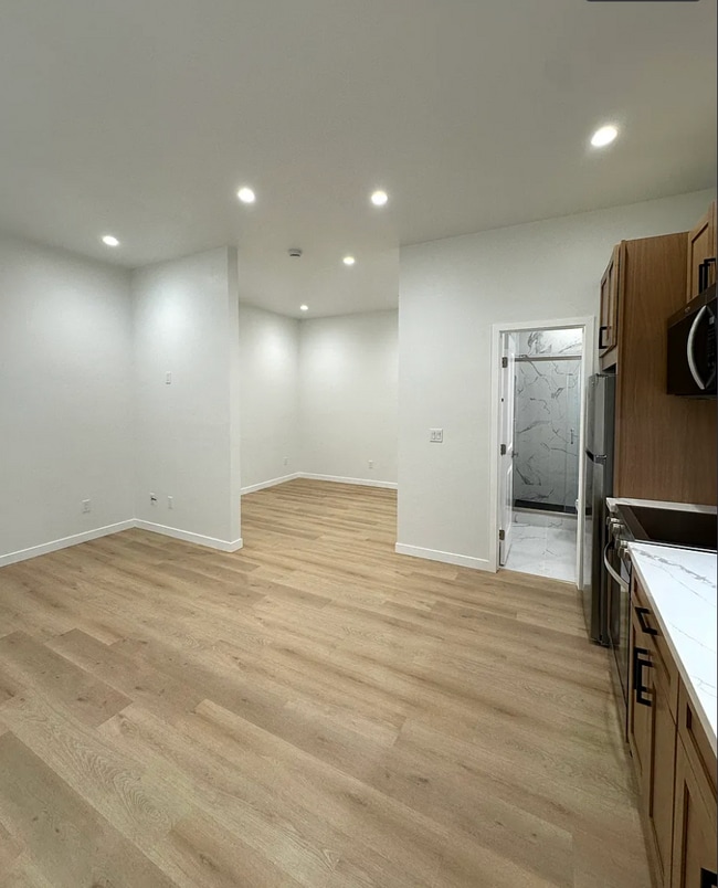 Building Photo - 3879 Ecochee Ave