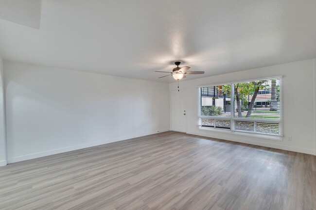 Building Photo - *End mgmt 05.01.2024* 12th Street Apartmen...