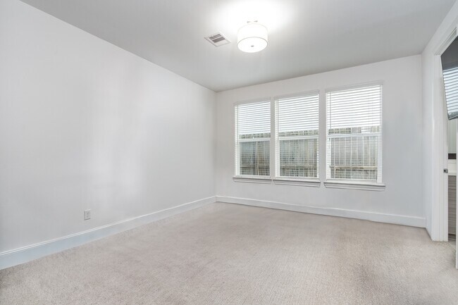 Foto del edificio - 2312 Hutchins St