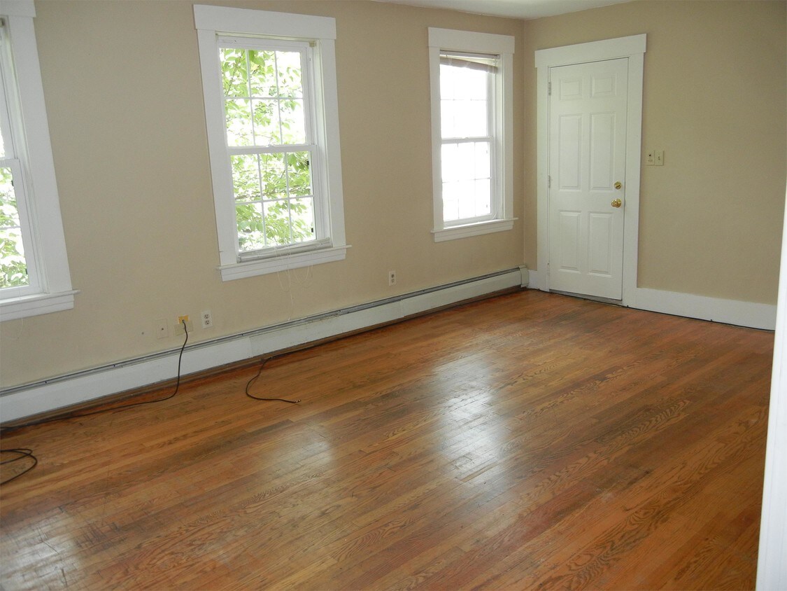 Building Photo - 33 Pleasant St