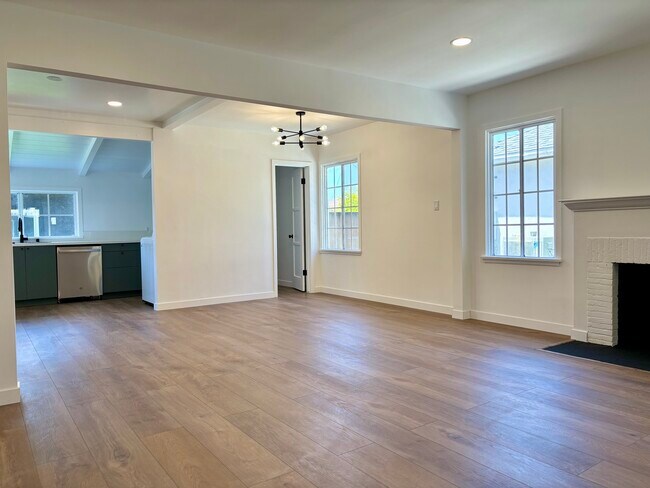 Living Room / Dining Room - 3721 Potomac Ave