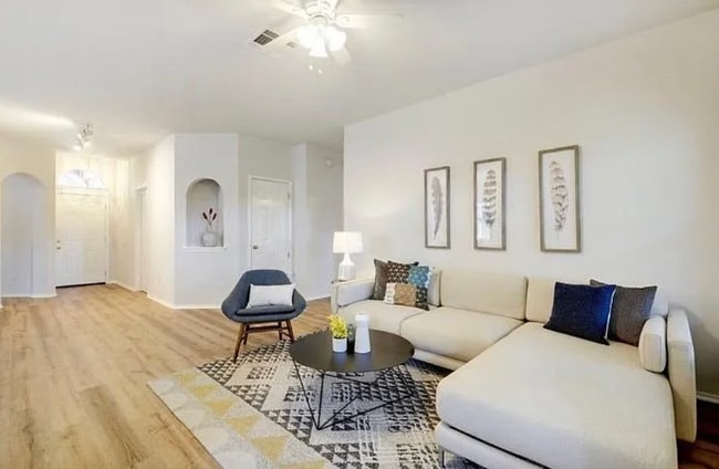 Building Photo - Great 3 bed 2 bath in North Austin