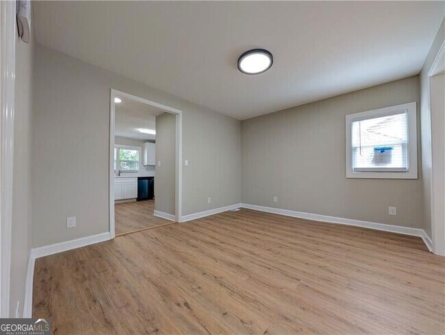 Foto del edificio - 1377 Pine Ave