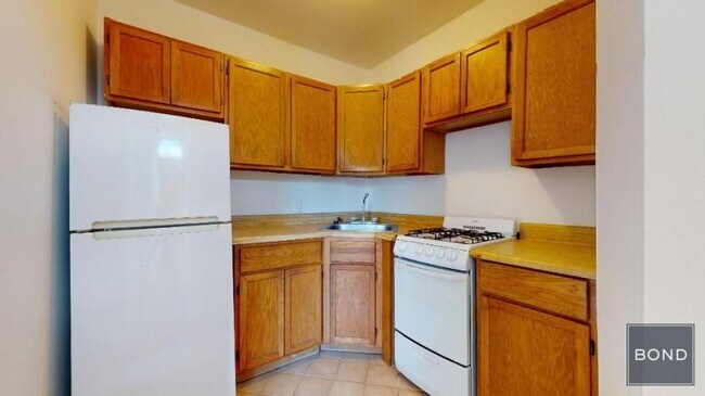 Building Photo - 3 bedroom in Manhattan NY 10003