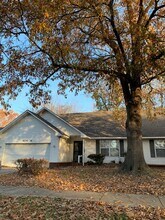 Building Photo - 606 W Elm Ave