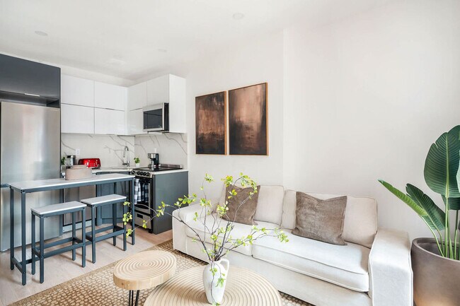 Foto del edificio - 319 E 14th St