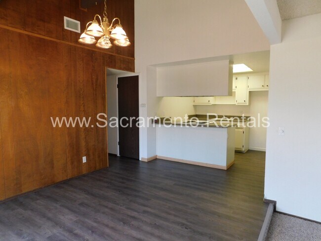 Foto del edificio - Orangevale 2bd/1ba Duplex with Garage