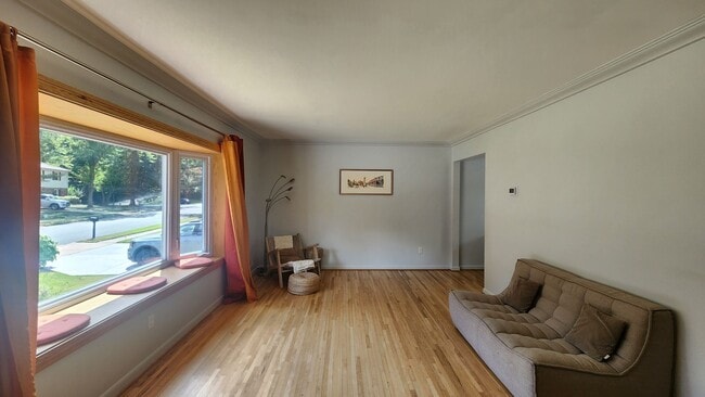 Foto del edificio - Wonderfully Updated Home On the Edge of Po...