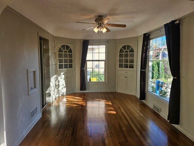 Foto del edificio - 6613 N Amherst St