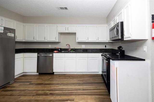 Foto del edificio - 613 N Cherry St
