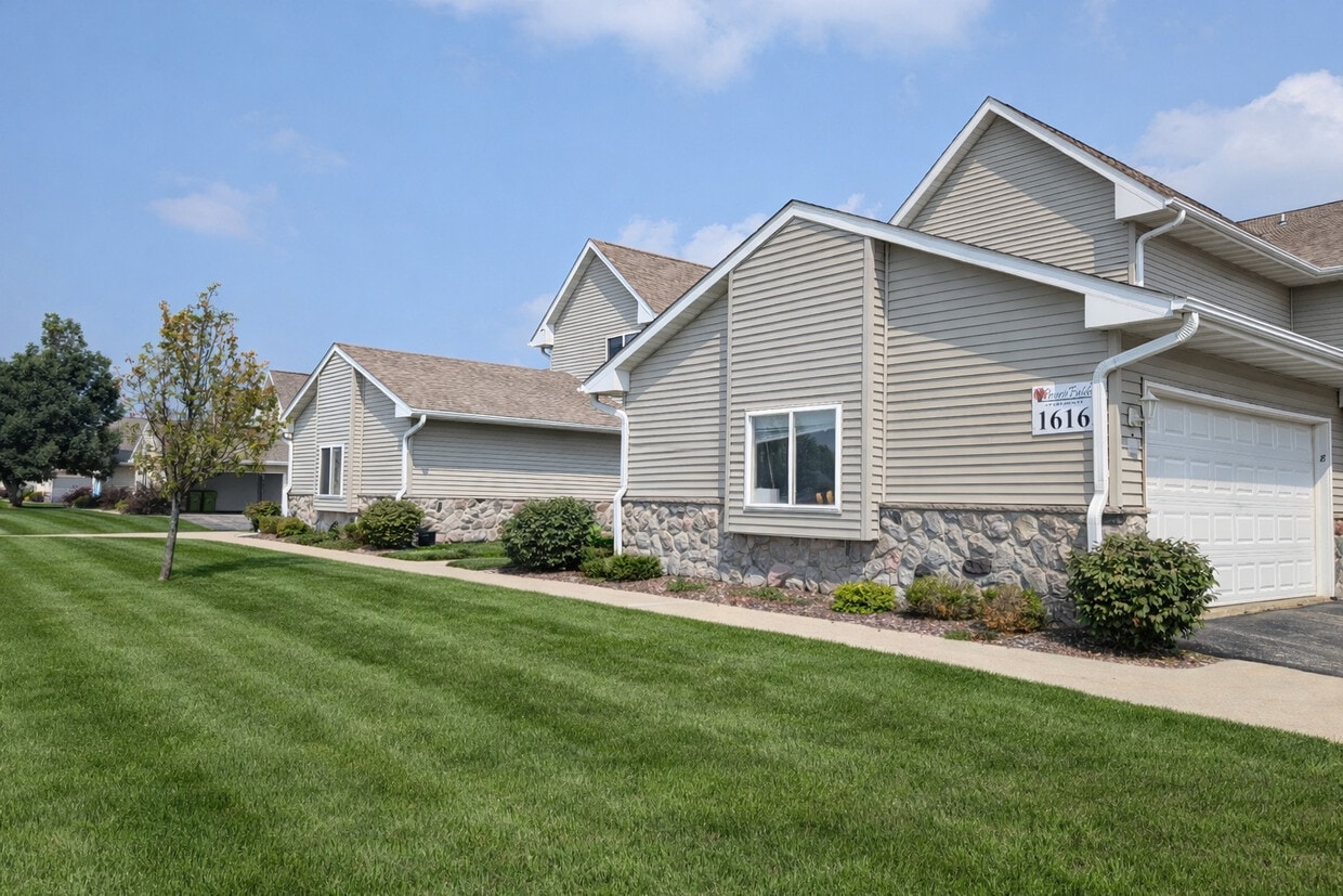 Building Photo - Prairie Fields Apartments