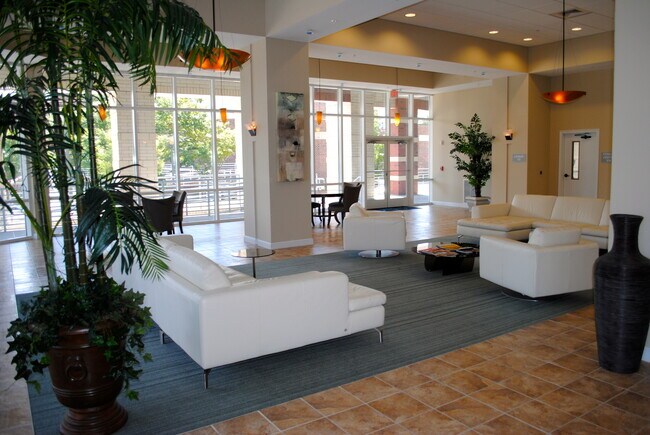 Building Photo - $1450 Fully Furnished 1BR 1BA Unit Downtow...