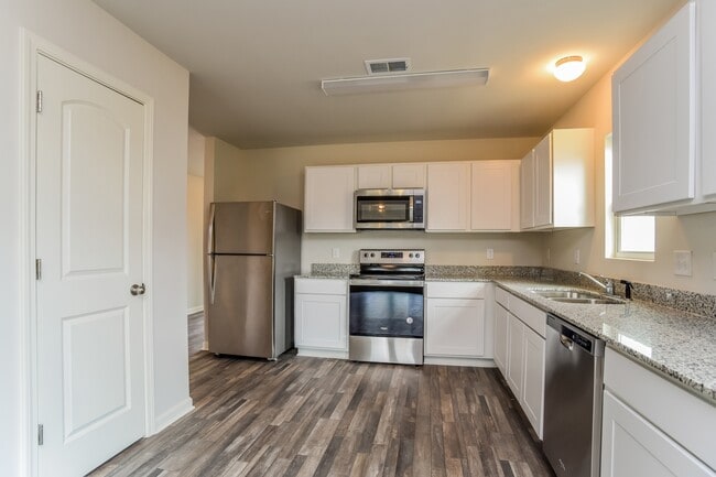 Building Photo - 4037 Lake Russell Dr