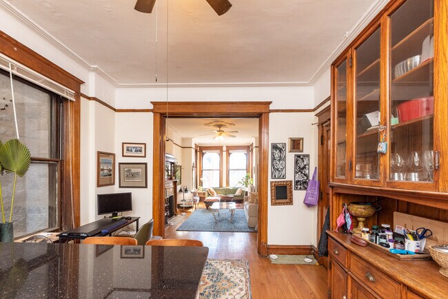 Building Photo - 1722 North Mohawk.-3F