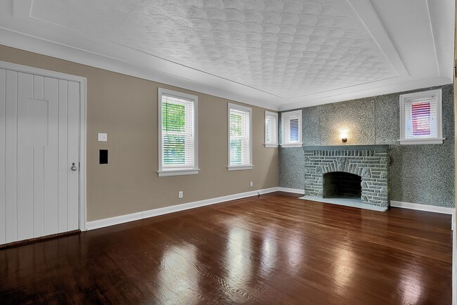 Foto del edificio - Castle-esque