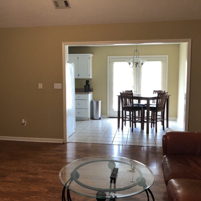 Foto del edificio - 112 Eagle Pt Lp