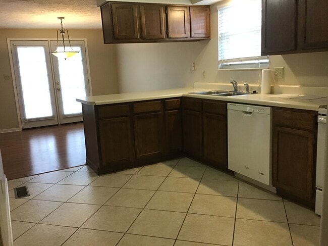 Building Photo - 9222 Champton Dr