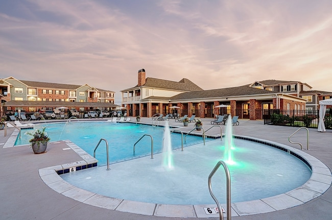 3000 sq ft Resort Pool - City Limits Spring Hill