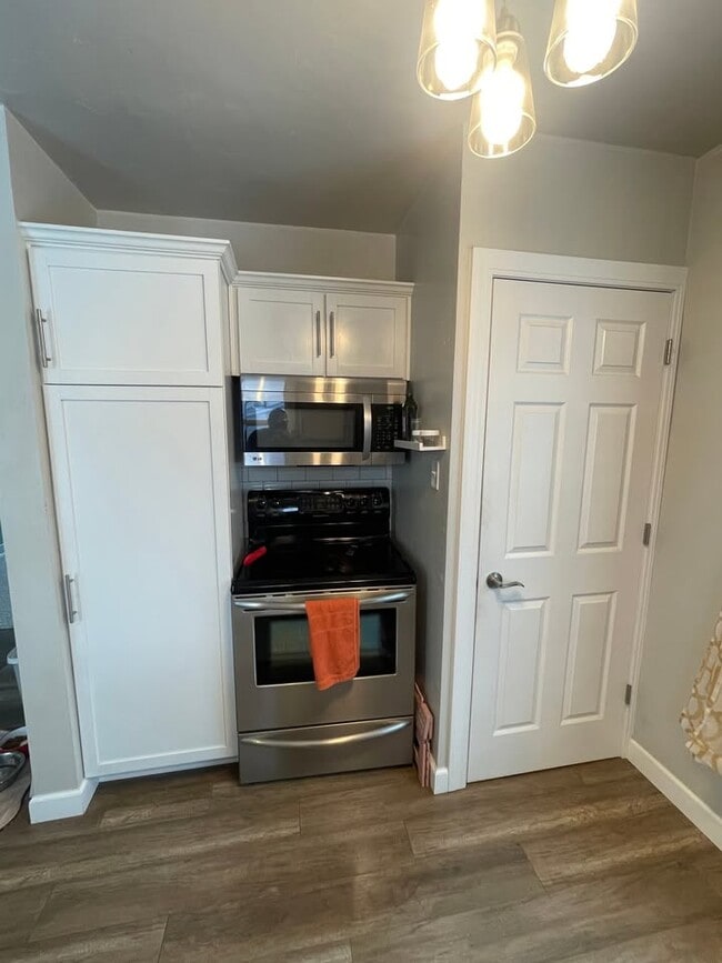 Kitchen 3 - 619 Northern Ave