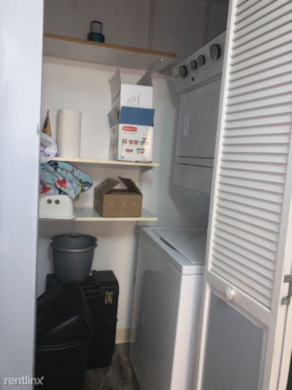 Building Photo - 1 br, 1 bath Condo - 860 N Lakeside Dr