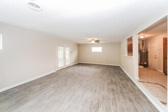 Building Photo - 3045 Beauchamp Dr