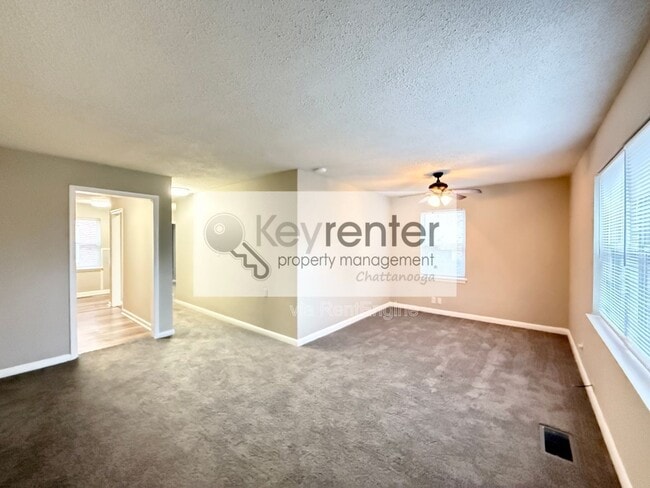 Building Photo - 305 Sunrise Ln