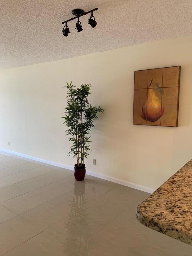 Foto del edificio - 3212 Strawflower Way