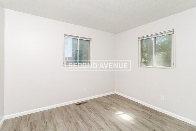 Building Photo - 10918 Maplehill DR