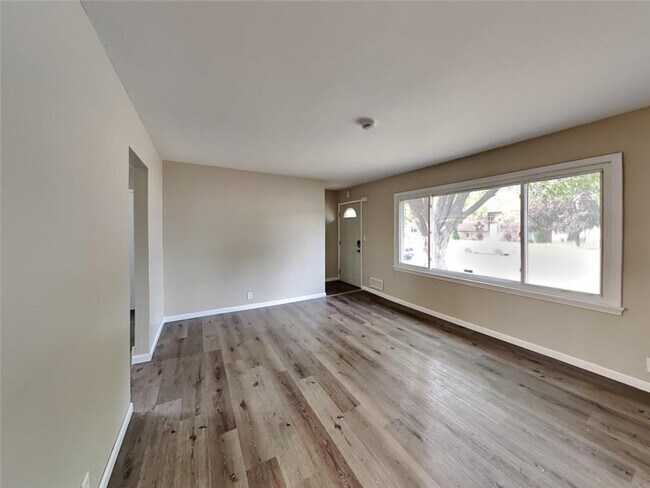 Foto del edificio - 230 Poplar St E