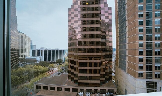 Building Photo - 200 N Congress Ave