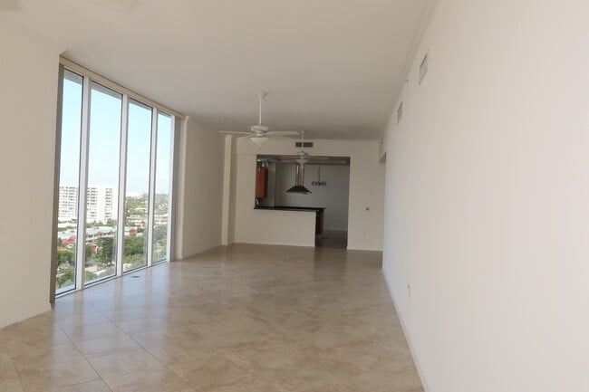 Building Photo - 704 N Ocean Blvd