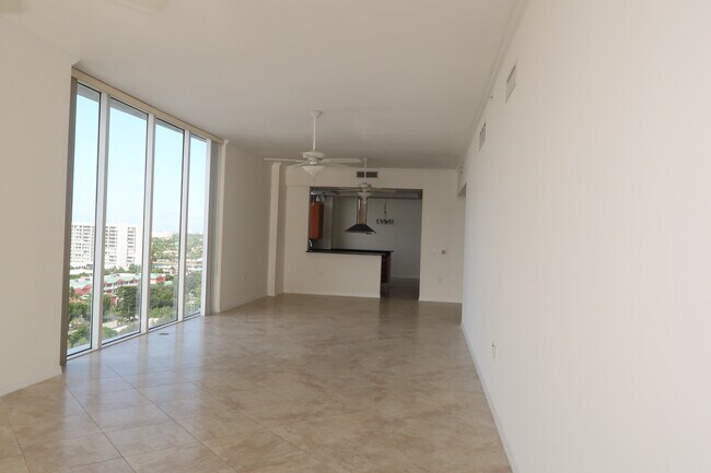 Foto del edificio - 704 N Ocean Blvd