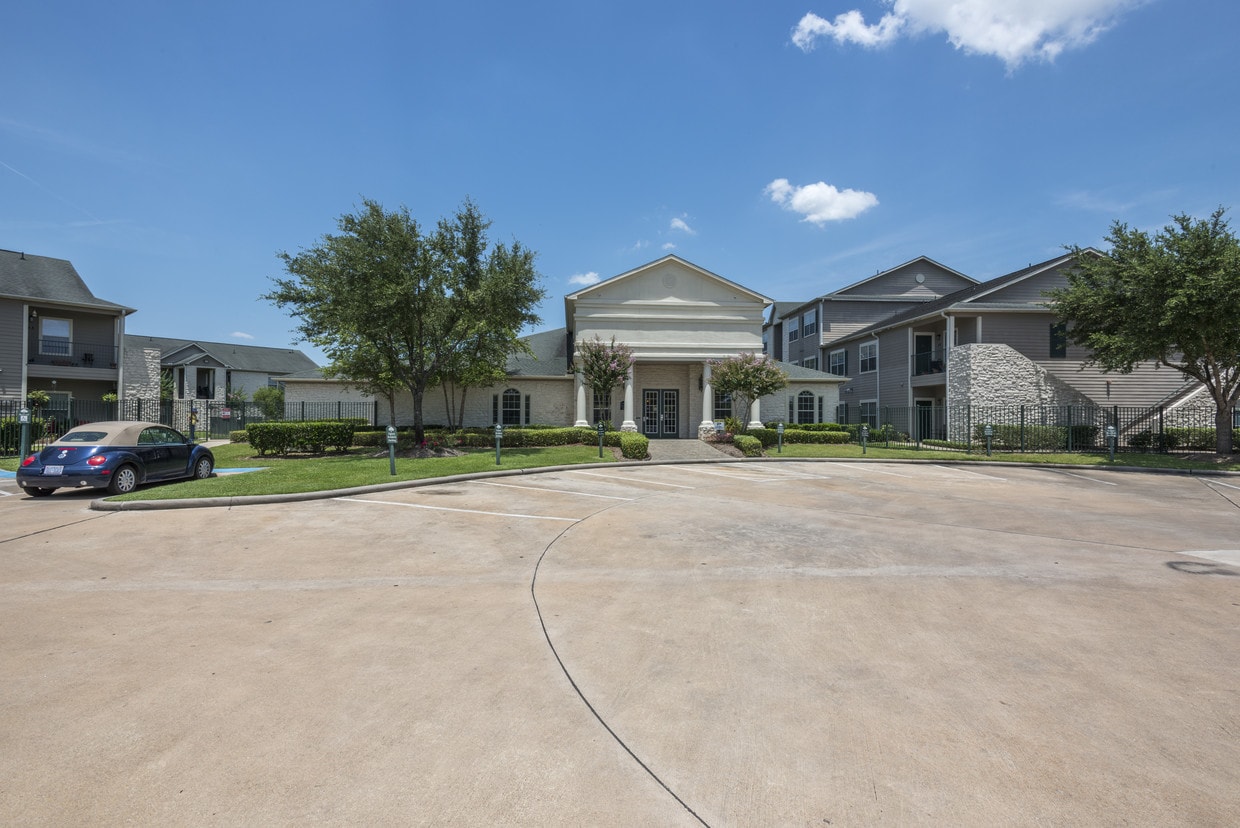 Oak Grove Apartments Houston Tx Come Meet Our Friendly Staff Oak Grove