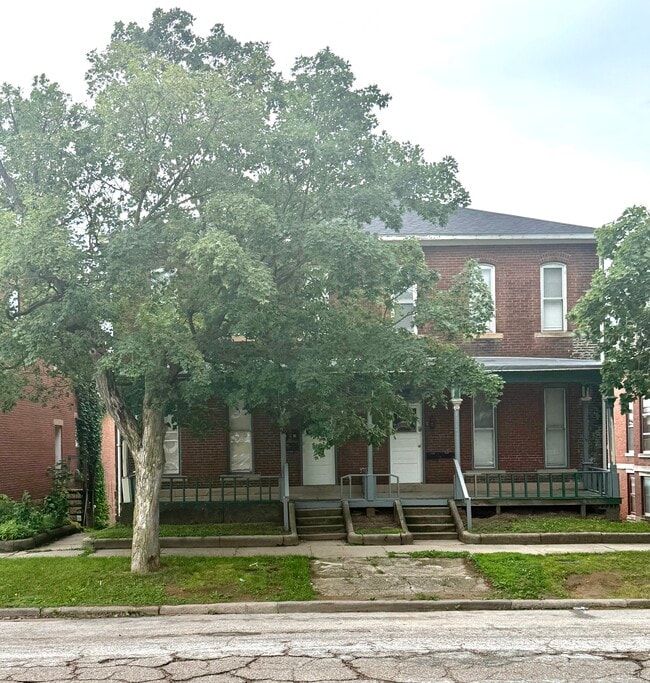 Building Photo - 822 Avenue F