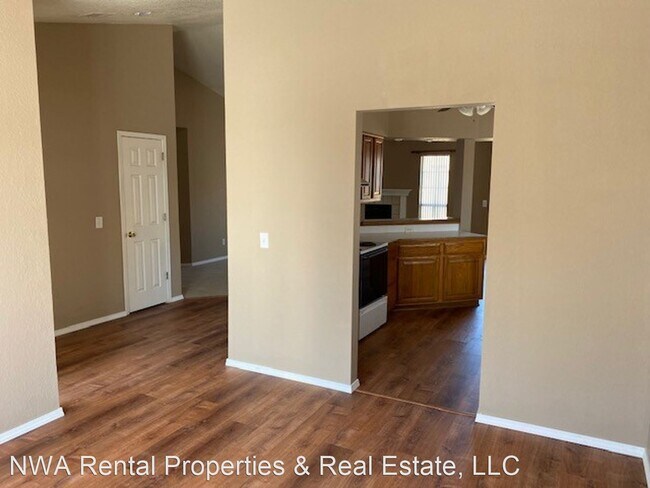 Building Photo - 3 br, 2 bath House - 3372 W Yale St