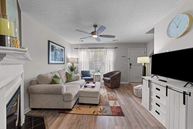 Foto del edificio - 914 Spring Forest Rd