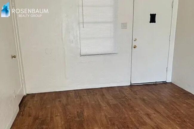 Foto del edificio - 1701 N Village Dr