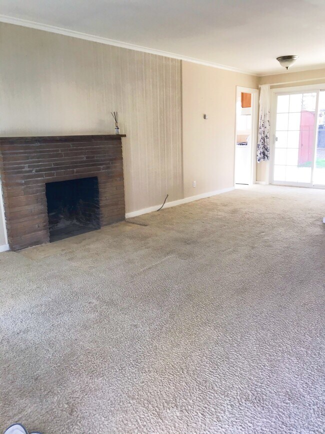 Building Photo - 3806 Casanova Dr