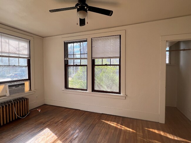 Building Photo - 2495 E Warm Springs Ave