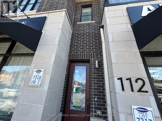 Photo du bâtiment - 112 Burnhamthorpe Rd E