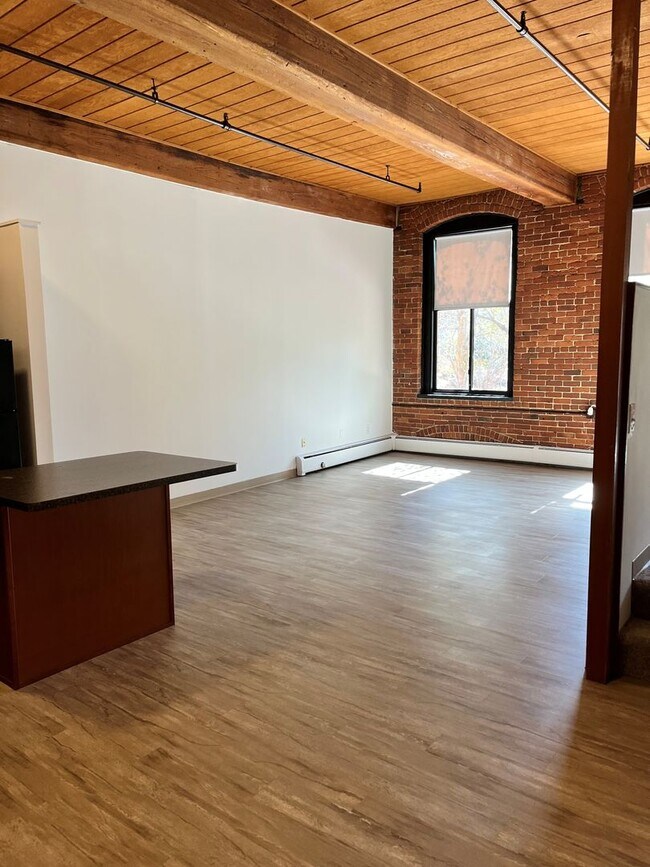 Foto del edificio - Leasing Agent