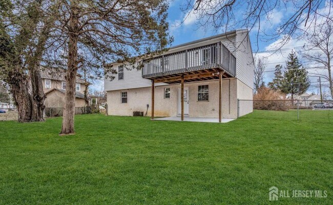 Foto del edificio - 321 Almonesson Rd