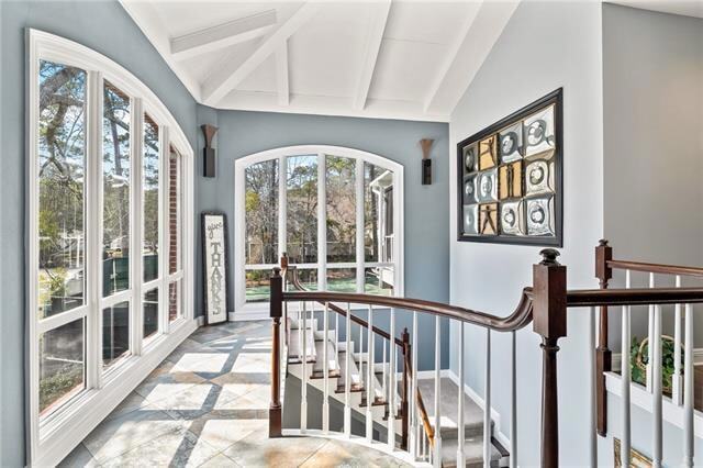 Building Photo - 632 Village Ln S