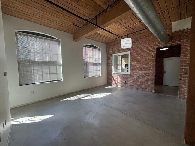 Building Photo - 77 Gerrish Ave