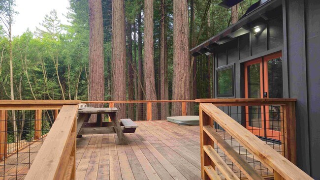 Foto del edificio - Beautifully Remodeled Sanctuary Nestled On...